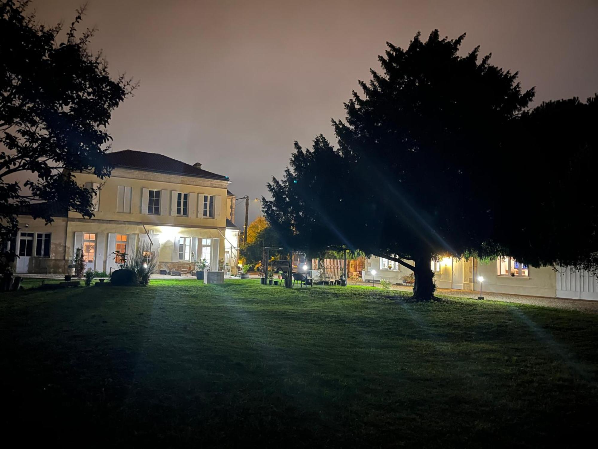 Suite Privative Abella - Aile De Maison Bourgeoise Ambares-et-Lagrave Extérieur photo
